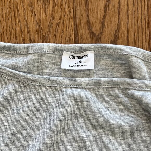 NWOT Cotton On Marlow Twist Shoulder Top Gray Asymmetric Neck Women’s Size L - Picture 4 of 9